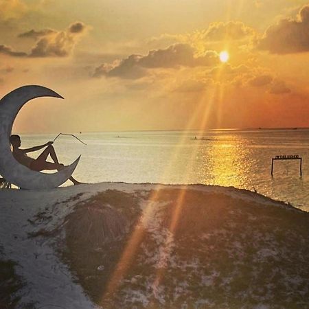 Ocean Breeze Maldives Hotel Thulusdhoo Eksteriør billede