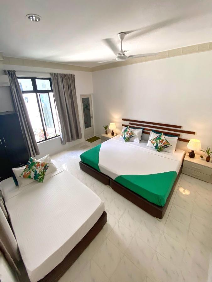 Ocean Breeze Maldives Hotel Thulusdhoo Eksteriør billede