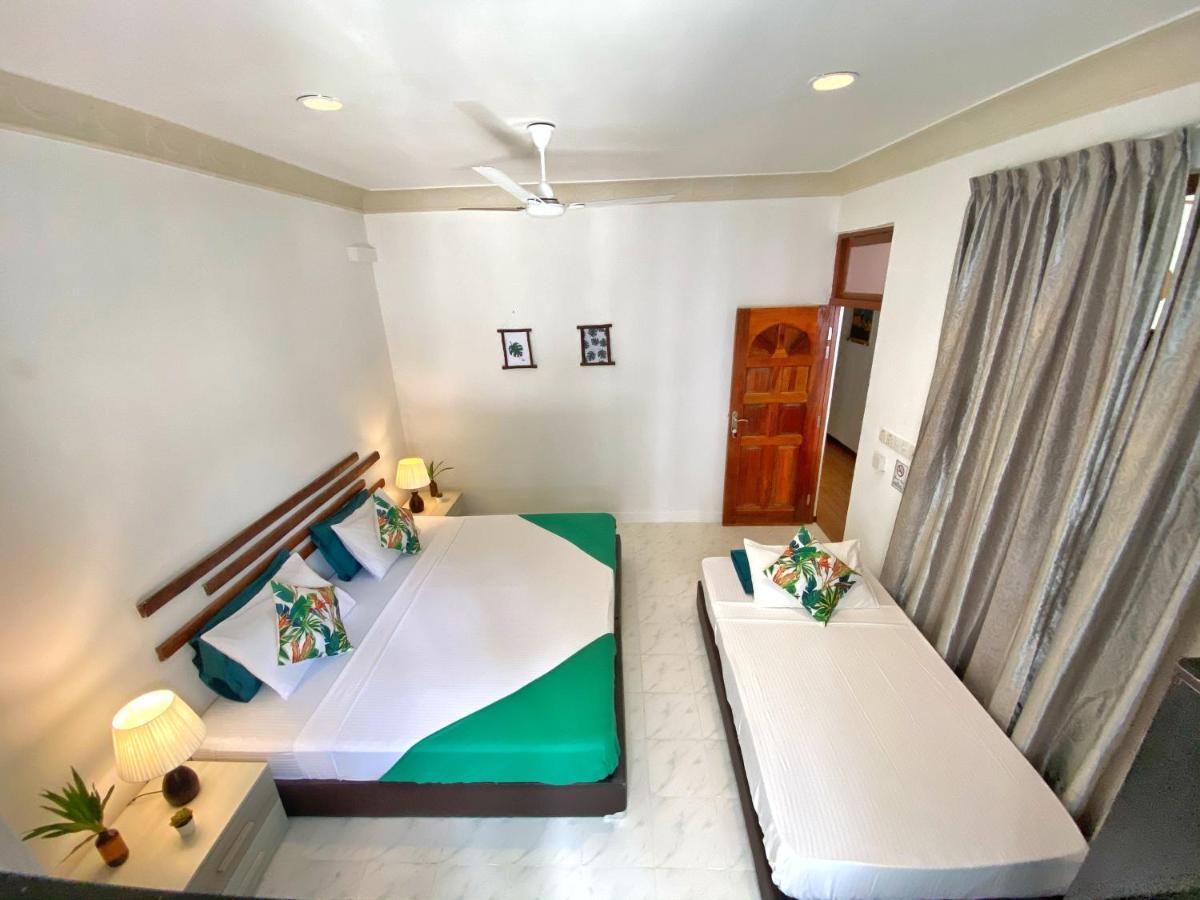 Ocean Breeze Maldives Hotel Thulusdhoo Eksteriør billede