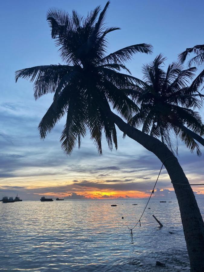 Ocean Breeze Maldives Hotel Thulusdhoo Eksteriør billede