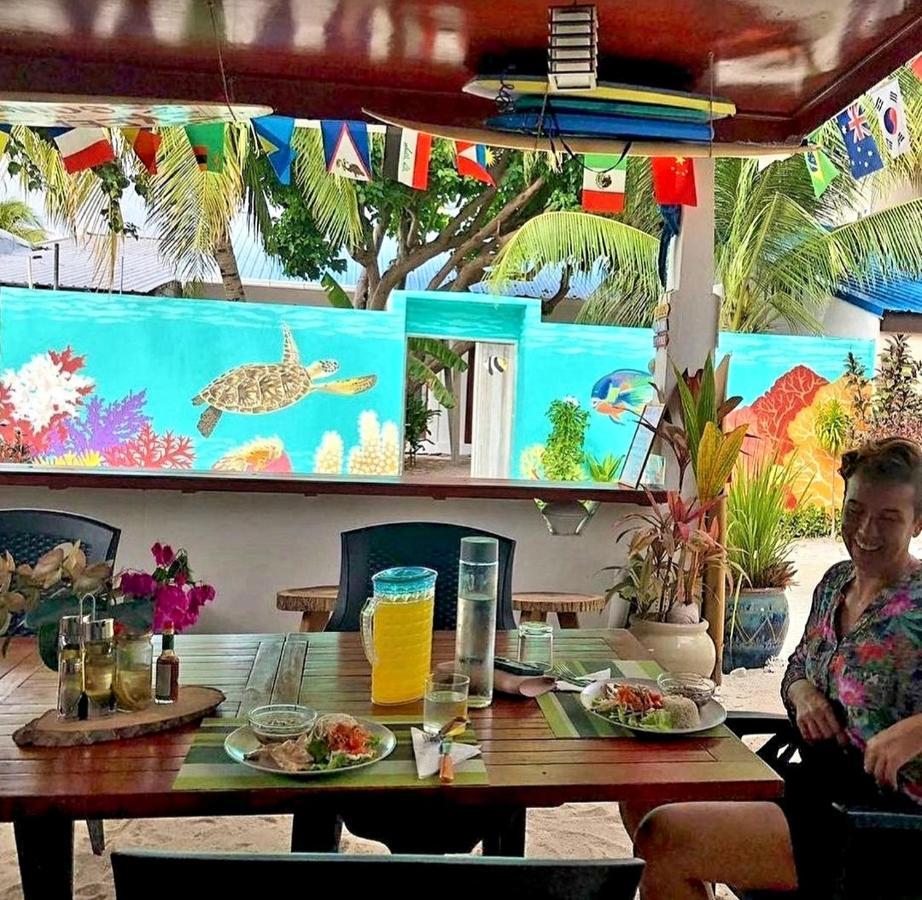 Ocean Breeze Maldives Hotel Thulusdhoo Eksteriør billede