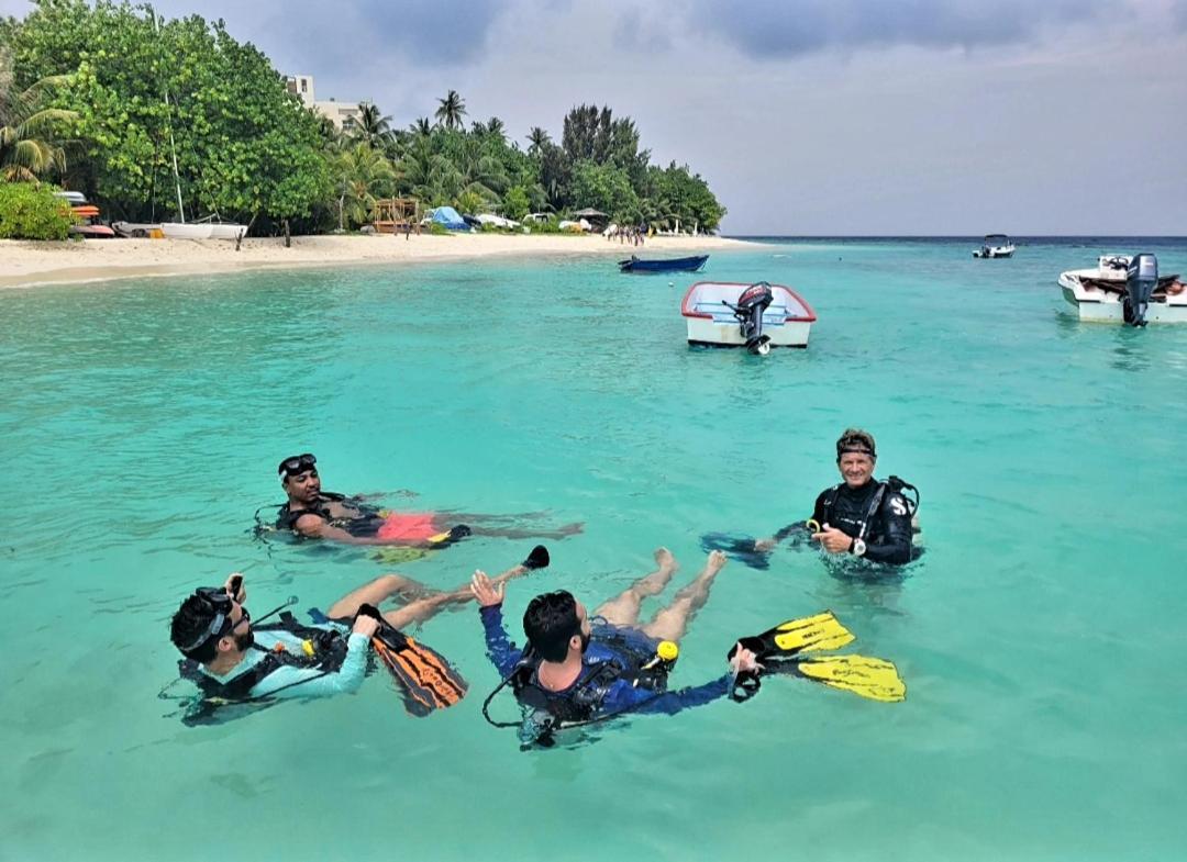 Ocean Breeze Maldives Hotel Thulusdhoo Eksteriør billede