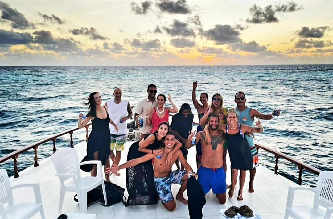 Ocean Breeze Maldives Hotel Thulusdhoo Eksteriør billede
