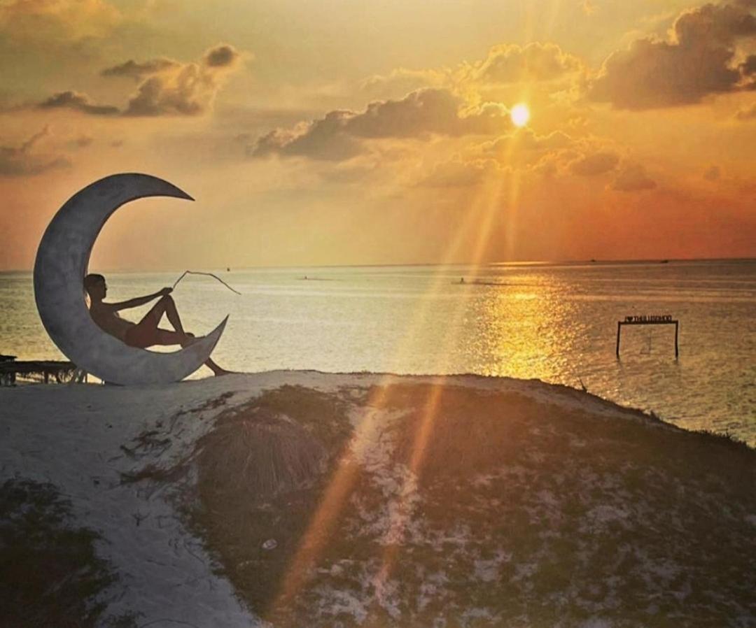 Ocean Breeze Maldives Hotel Thulusdhoo Eksteriør billede