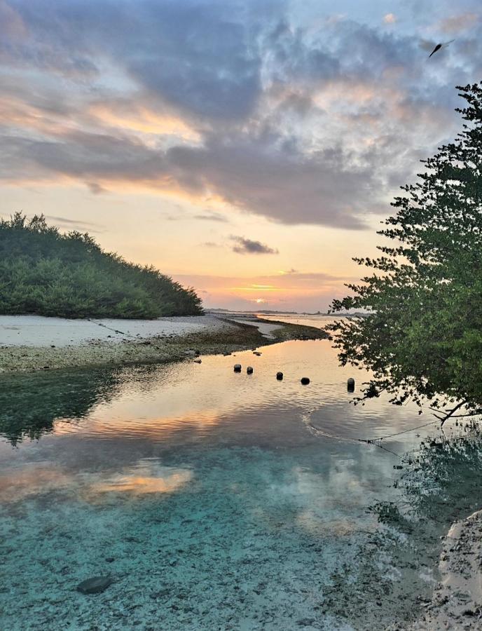 Ocean Breeze Maldives Hotel Thulusdhoo Eksteriør billede
